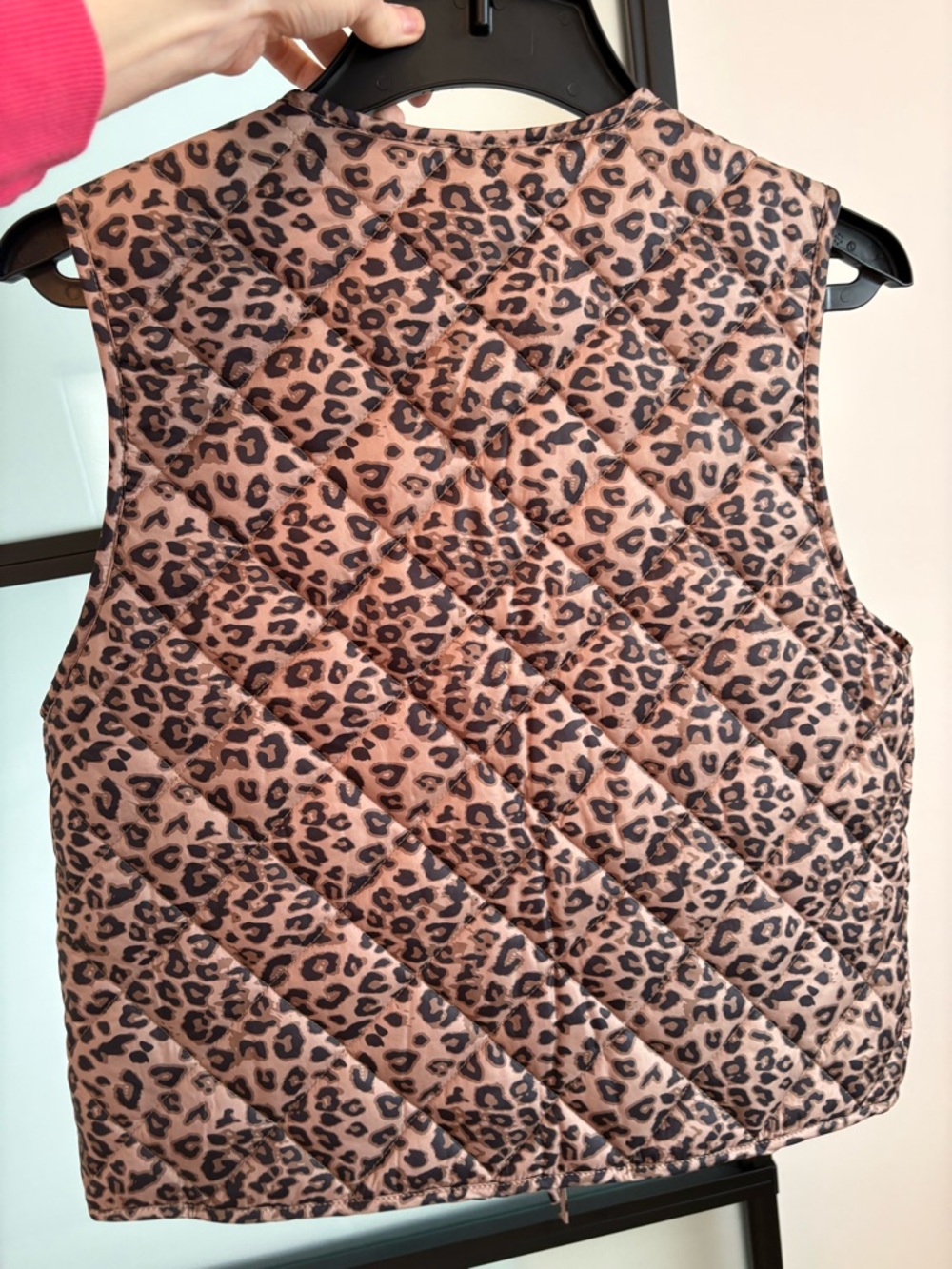 Leopard Print Quilted Vest - Women's Brown Sleeveless Jacket - Picture 2 of 3